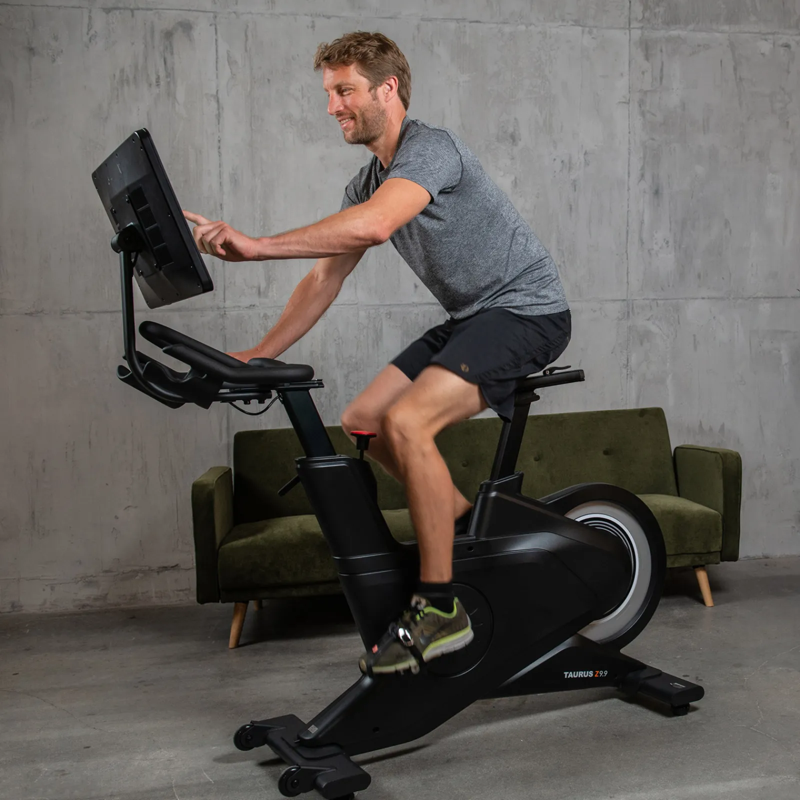 Taurus Ergometer|Indoor Bike|Smart Bike Z9.9 Pro 15,6-Zoll-Konsole