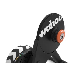 Wahoo Fitness Rollentrainer|Wahoo Kickr Core 2 mit Zwift Cog und Click